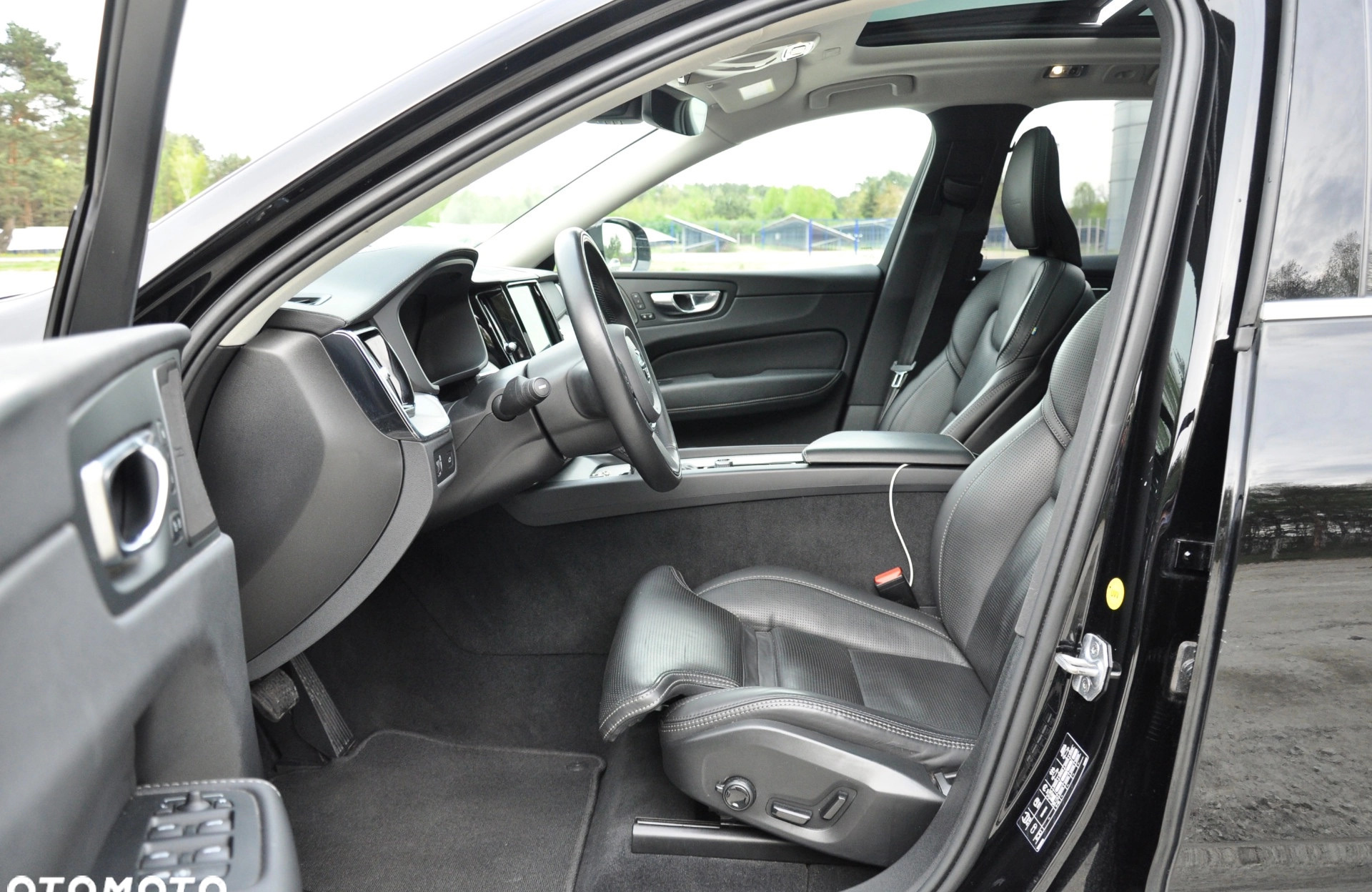 Volvo XC 60 cena 147600 przebieg: 164500, rok produkcji 2020 z Leżajsk małe 781